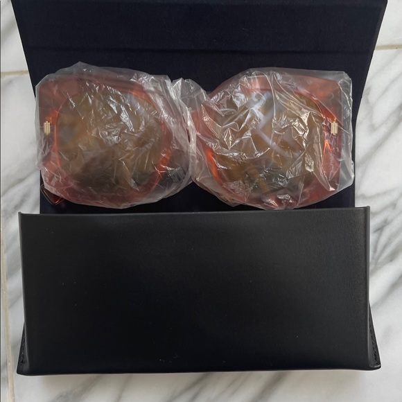 FENDI ,2025 ONE OF TOP SUNGLASS COLOR, ORANGE, THIS PAIR IS TRANSPARENT … - Picture 16 of 16